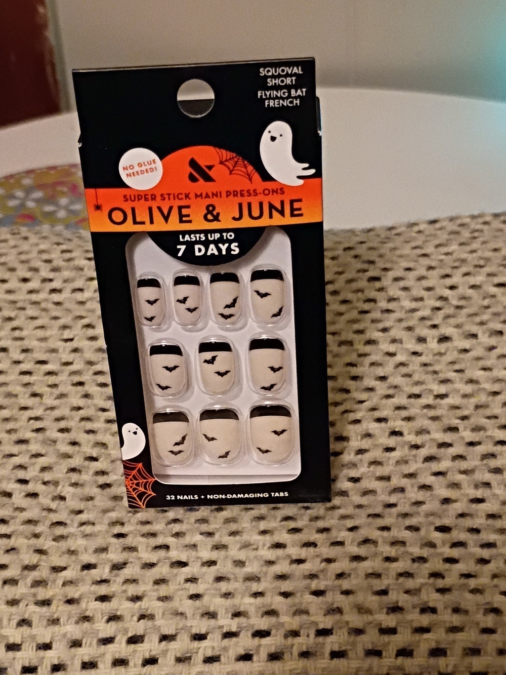 The Super Stick Mani Press-On Nail Kit — Black